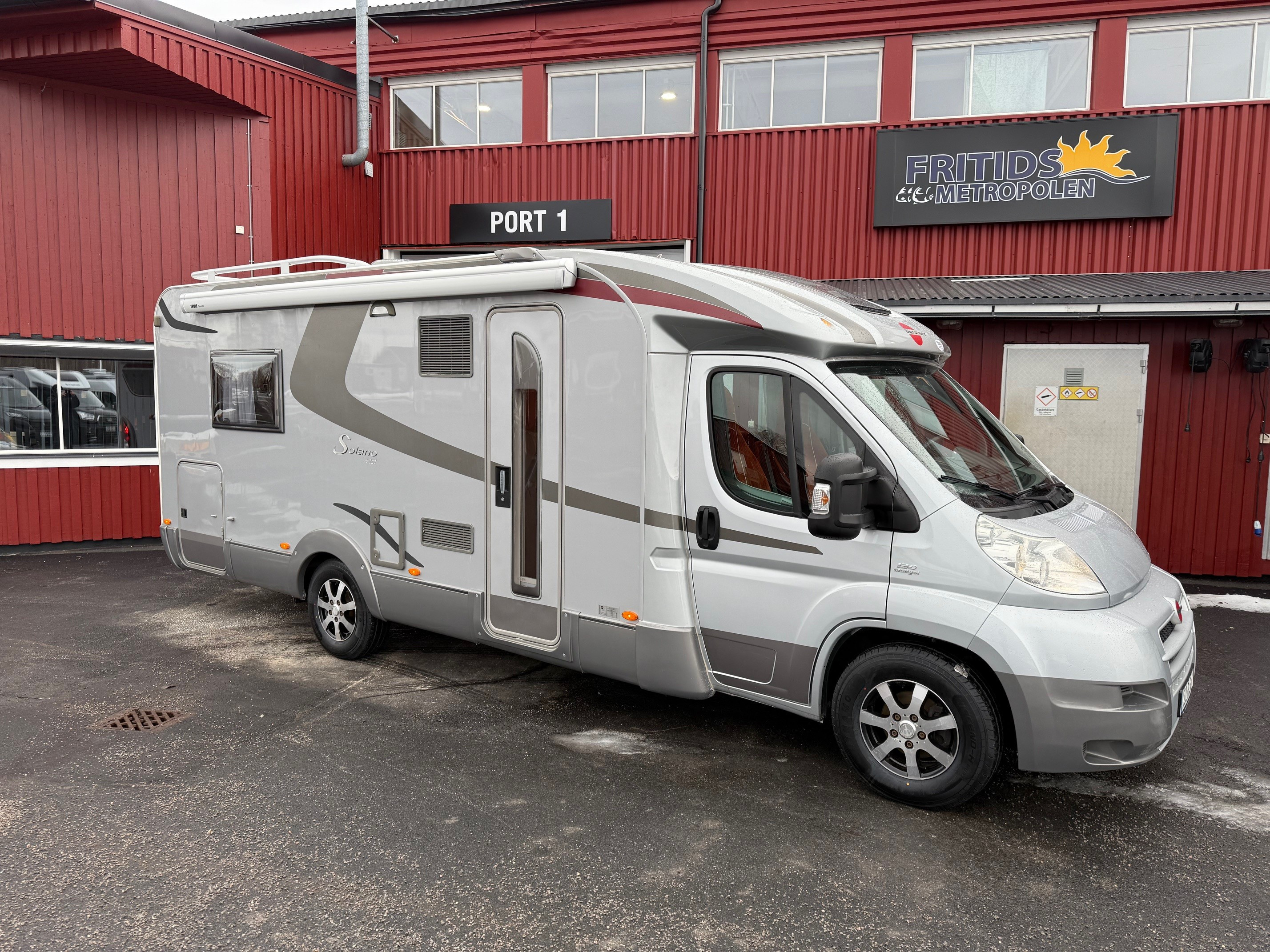 Nya husbilar i lager | Modern teknik och komfort | Bürstner Solano T 727