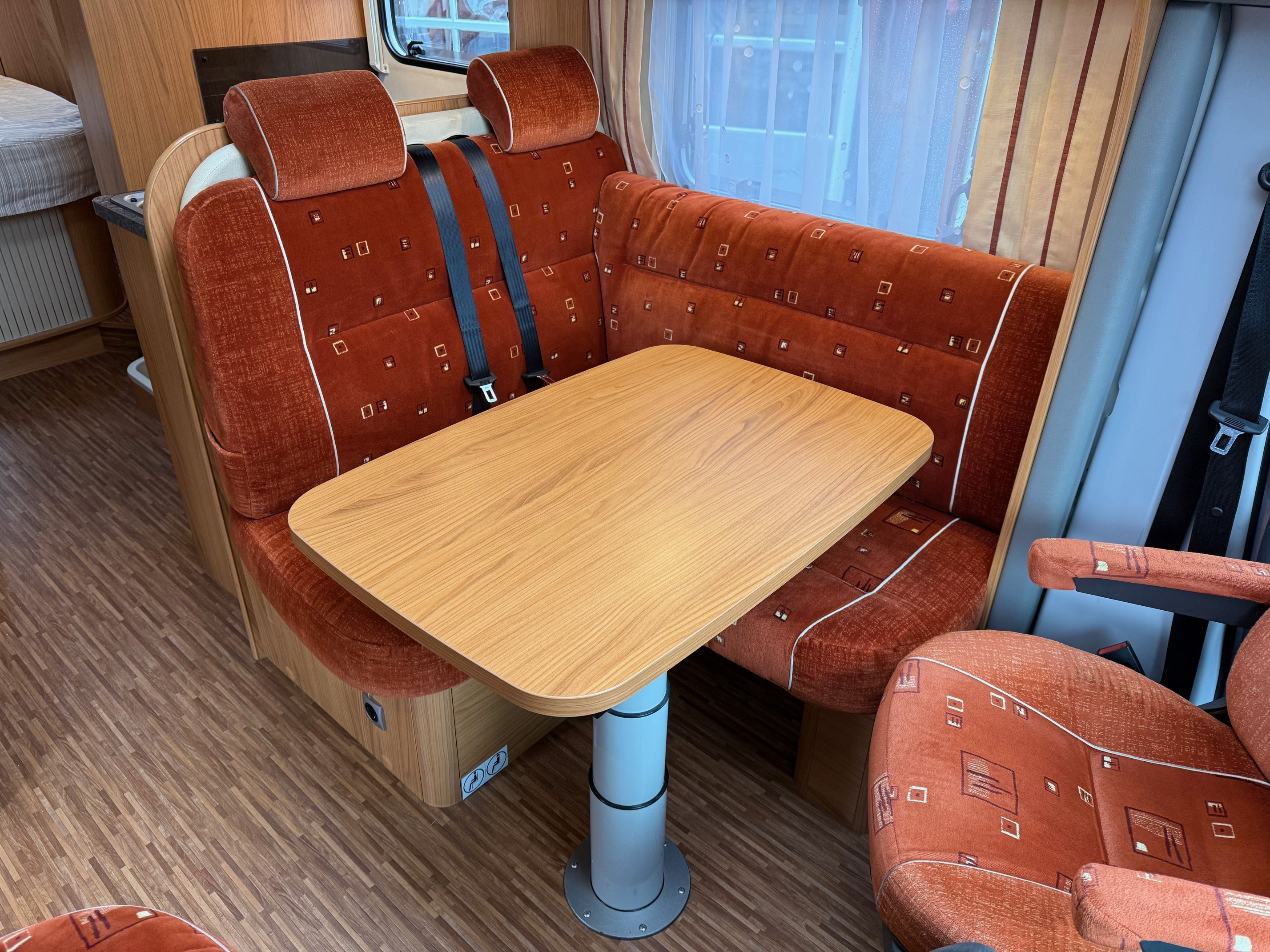 Nya husbilar i lager | Modern teknik och komfort | Bürstner Solano T 727