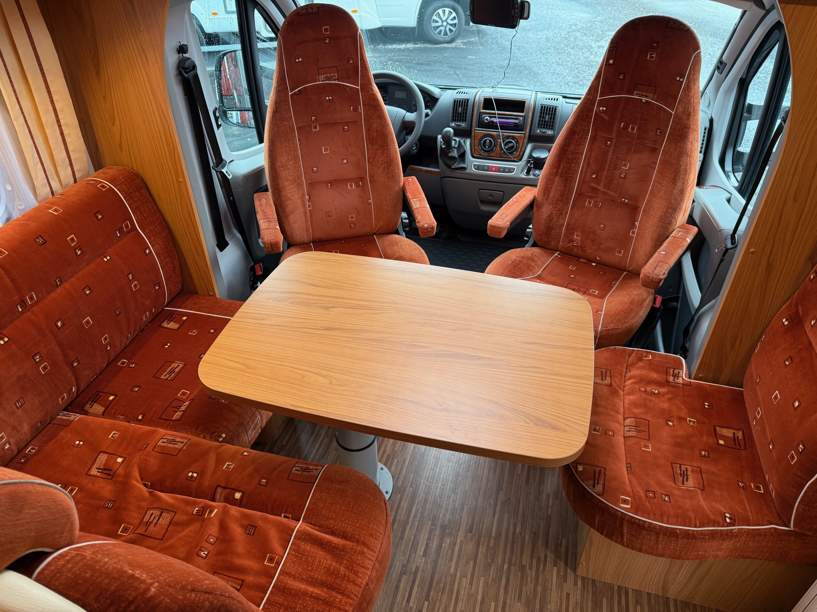 Nya husbilar i lager | Modern teknik och komfort | Bürstner Solano T 727